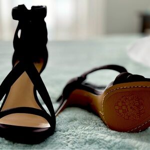 Vince Camuto black heels size 5